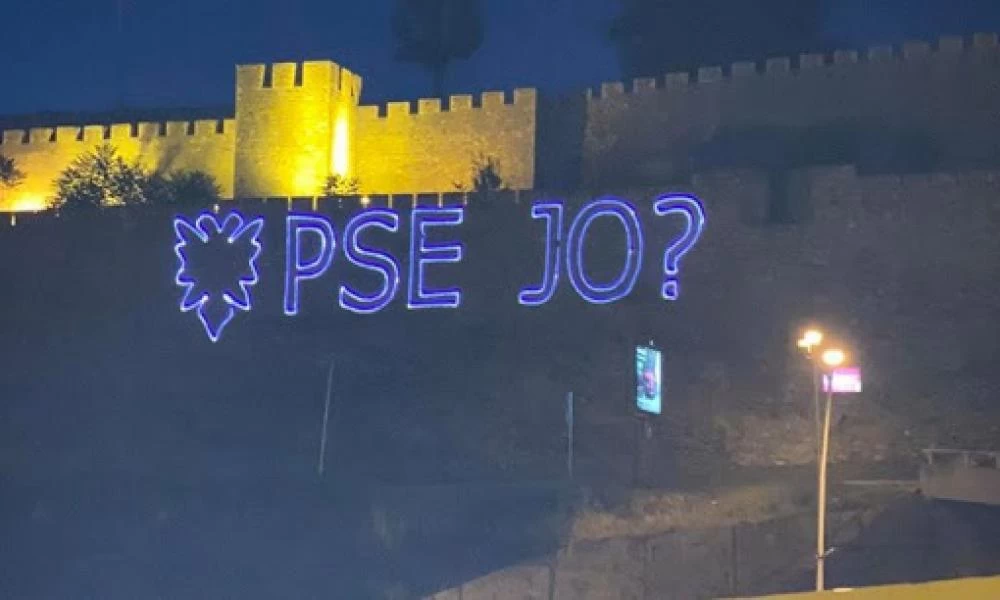 Οι Αλβανοί των Σκοπίων βεβηλώνουν μνημεία και καλούν για Αλβανό πρωθυπουργό